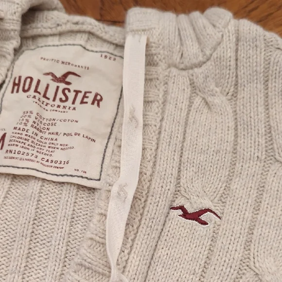 Y2K Hollister Women's Cable Knit Hooded V-Neck Sweater in Cream Bella Babydoll - Picture 3 of 11